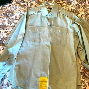 Like new light green us army short and long sleeve dress shirts